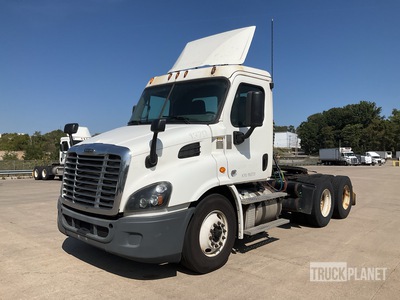 2016 Freightliner Cascadia 113 6x4 3-Achs Sattelzugmaschine