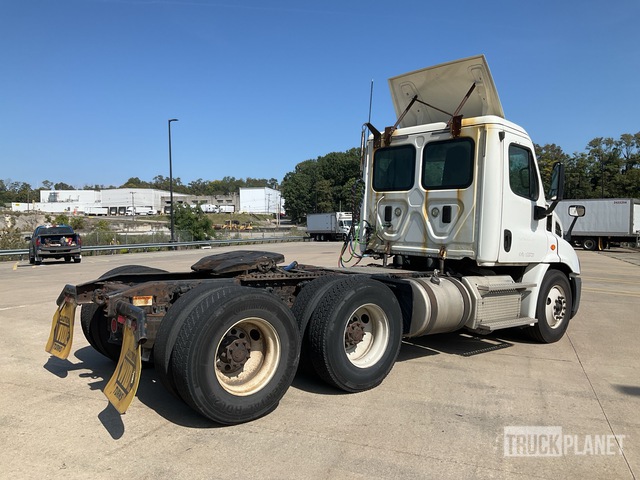 CAMIóN 2016 FREIGHTLINER