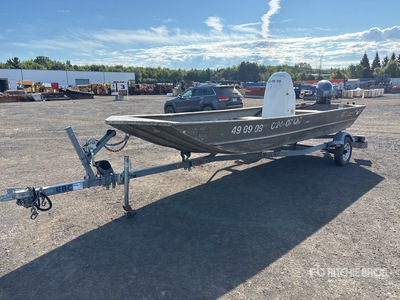 2011 Outfitter G3 18 ft Fishing Boat