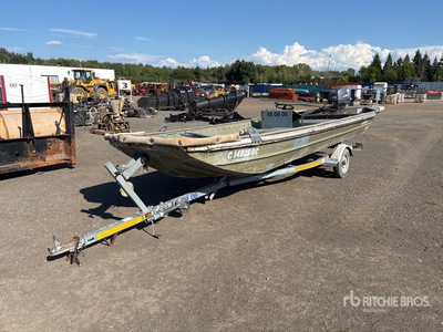 2007 Lowe 18 ft Fishing Boat