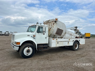 1999 International 4700 4x2 Cable Placer Truck