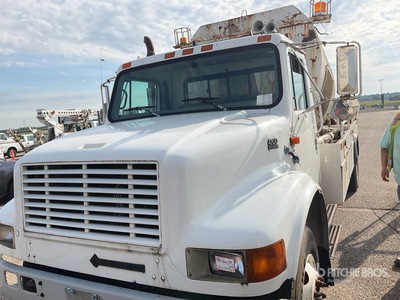 1999 International 4700 4x2 Mixer vrachtwagen