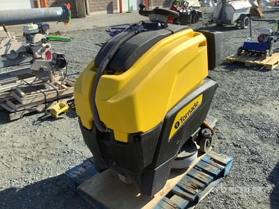 Tornado Stand-On Scheuersaugmaschine