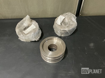 (3) Independent Rough Terrain Center EP-0021958 Actuator Cylinder Housings