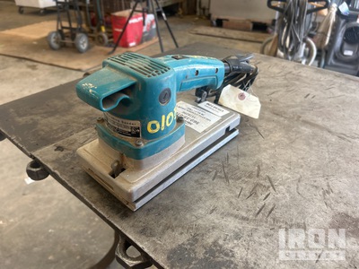 Makita 9045B Finishing Sander