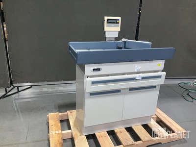 Midmark Pediatric Examination Table w/Scale