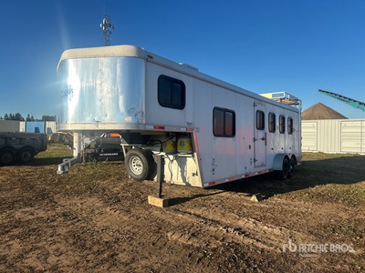 2010 Bison 33 ft T/A Gooseneck Horse Trailer