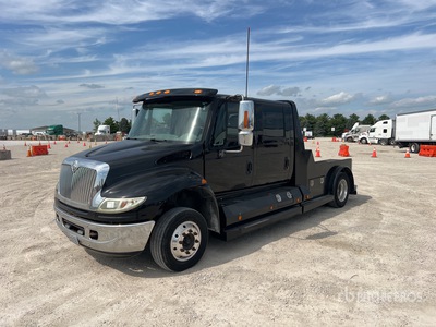International 4x2 Crew Cab Versatile Hauler Truck