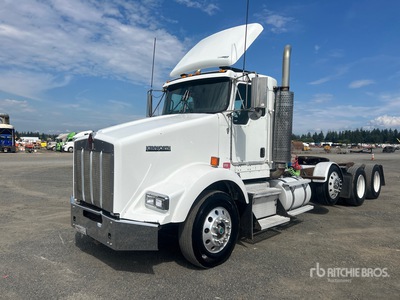 2005 Kenworth T800 8x4 Tri/A Day Cab Truck Tractor