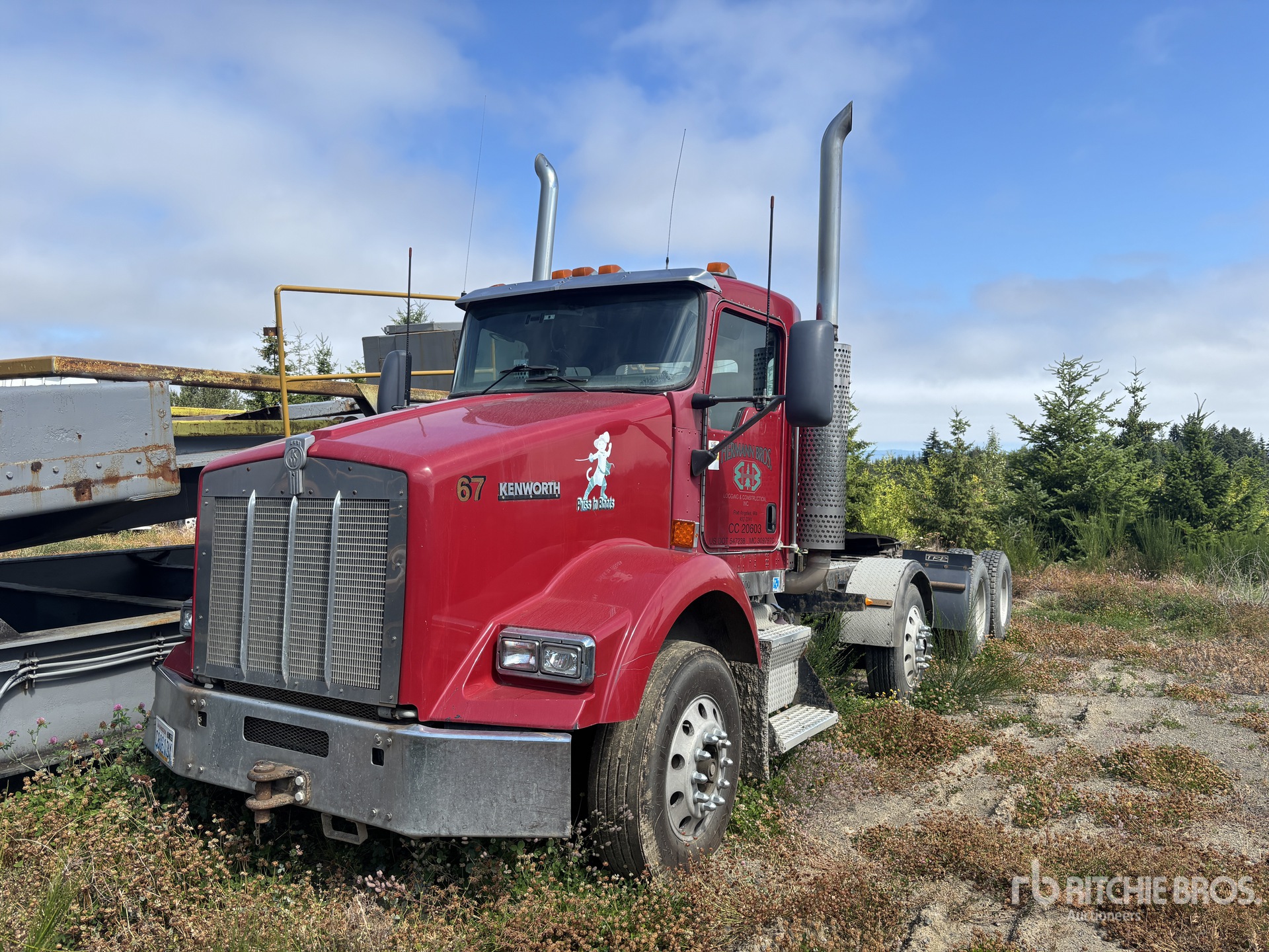 2003 Kenworth T800 8x4 Tri/A Day Cab Truck Tractor