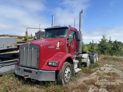 2003 Kenworth T800 8x4 Tri/A Day Cab Truck Tractor