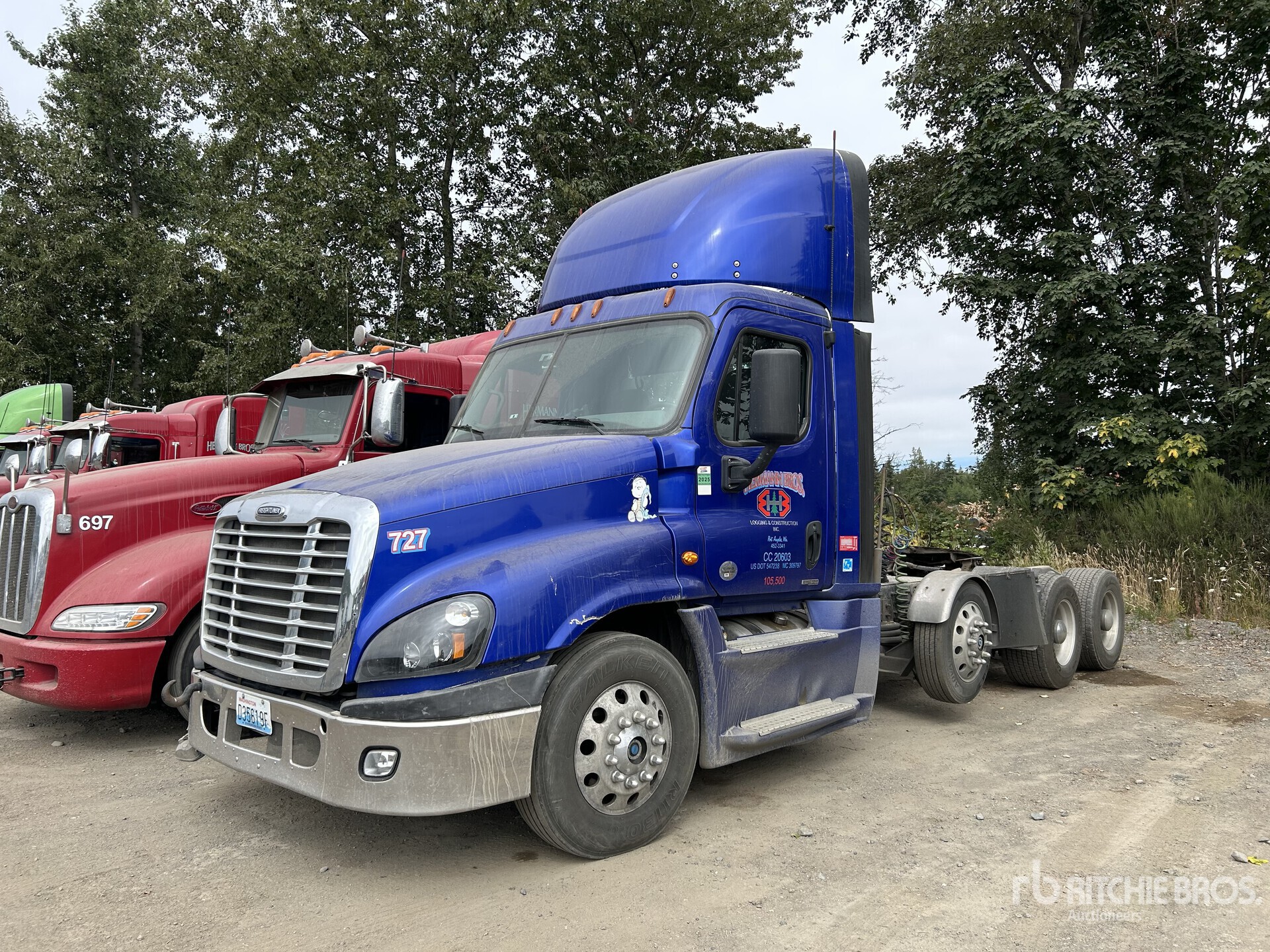 2016 Freightliner Cascadia 8x4 Tri/A Day Cab Truck Tractor
