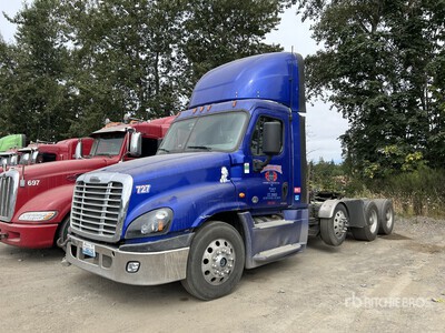 2016 Freightliner Cascadia 8x4 Tri/A Day Cab Truck Tractor