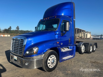 2016 Freightliner Cascadia 8x4 تراكتور شاحنة (ثلاثي المحور)
