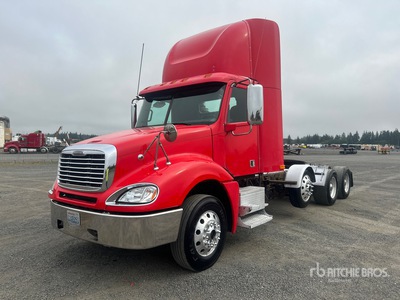 2013 Freightliner Columbia 112 8x4 Tri/A Day Cab Truck Tractor