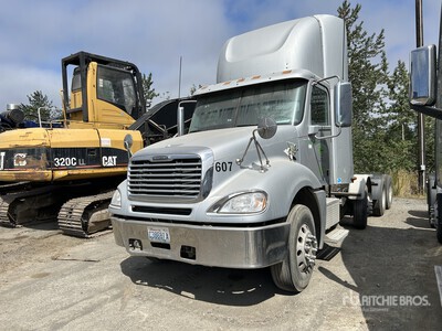 2015 Freightliner Columbia 112 8x4 Tri/A Day Cab Truck Tractor