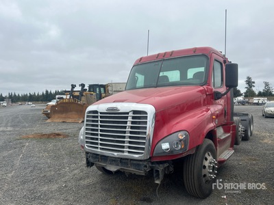 2015 Freightliner Cascadia 125 8x4 Tri/A Day Cab Truck Tractor (Inoperable)