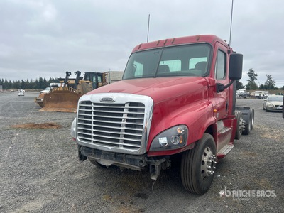 2015 Freightliner Cascadia 125 8x4 Tri/A Day Cab Truck Tractor (Inoperable)