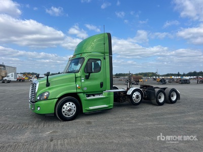 2016 Freightliner Cascadia 125 8x4 Tri/A Day Cab Truck Tractor