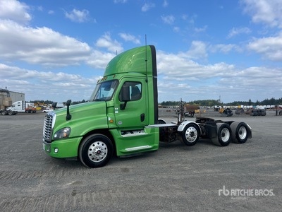 2016 Freightliner Cascadia 125 8x4 Day Cab Truck Tractor