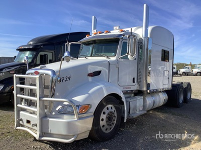 2010 Peterbilt 386 6x4 3- Achs Sattelzugmaschine mit Schlafkabine (Inoperable)