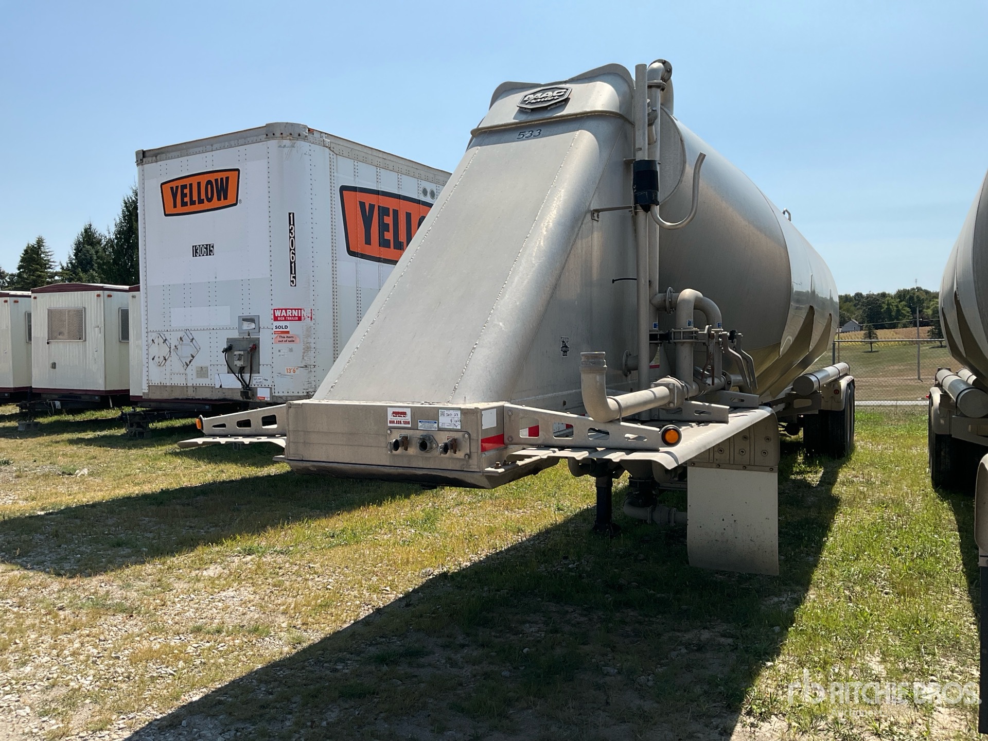 2016 MAC TN1050APB 1050 cft T/A Pneumatic Bulk Trailer
