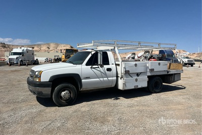 2004 Chevrolet Silverado 3500 4x2 Table Top Truck