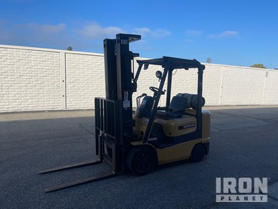 Cat AD22 5000 lb Cushion Tire Wózek widłowy