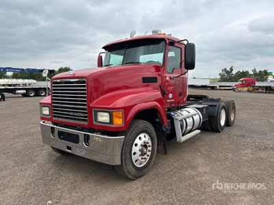 2013 Mack CHU613 6x4 トラックトラクター（T/A）