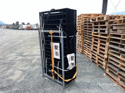Quantity of (80) 6 Gauge 36 in x 72 in Black Metal Rail Panel Varios, tienda, almacen, consumidor (Unused)