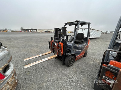 2014 Toyota 8FGCU20 4000 lb Pneumatic Tire Forklift