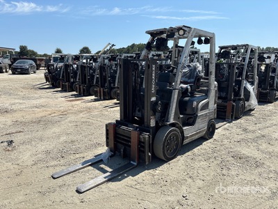 2014 Nissan CF40LP 4000 lb Cushion Tire Chariot Élévateur