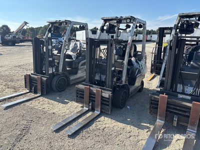 2014 Nissan CF40LP 4000 lb Cushion Tire Chariot Élévateur