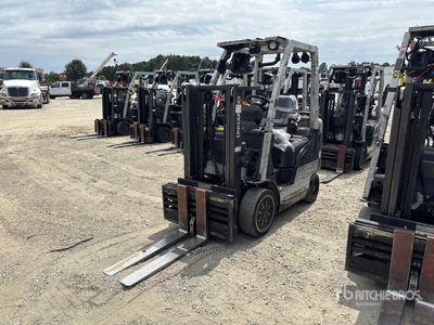 2014 Nissan CF40LP 4000 lb Cushion Tire Chariot Élévateur