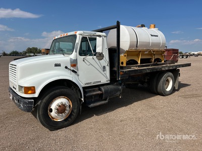 2001 International 4900 4x2 Mud Mixing System