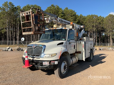1999 Mobile Tool International T40C 35 ft on 2011 International 4400 SBA 4x2 Cable Placer Camion de cubo