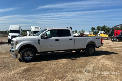 2019 Ford F-350 XLT 4x4 Crew Cab Pickup
