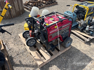 Quantity of portable generator, 2 lights, and walk behind tool Varios, tienda, almacen, consumidor