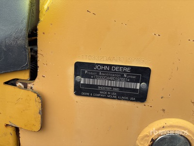 2011 John Deere 332D Schranklader