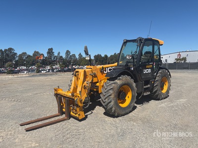 2019 JCB 560-80 を見 Telehandler