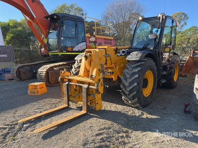 2019 JCB 560-80 を見 Telehandler