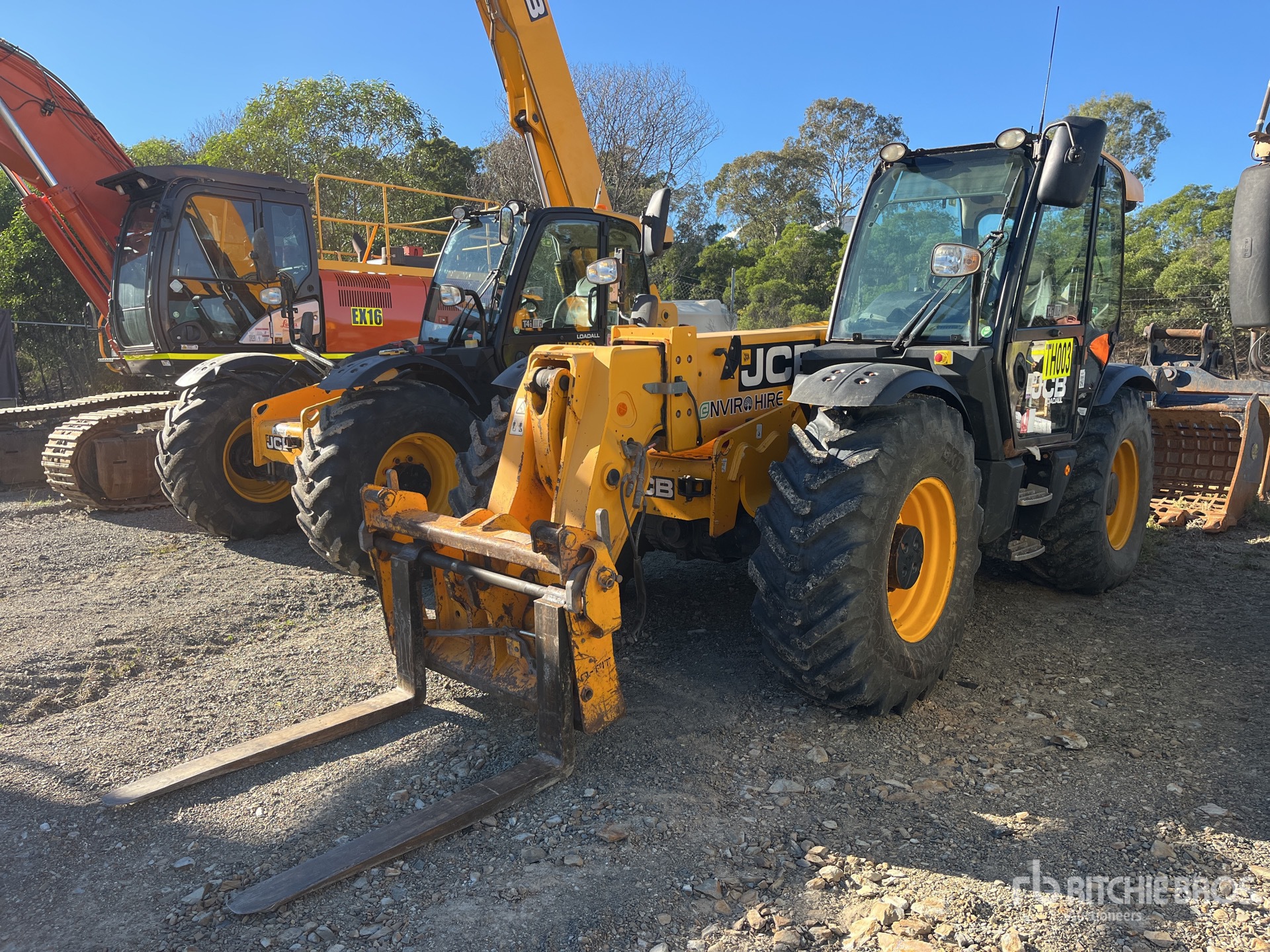 2019 JCB 560-80 を見 Telehandler