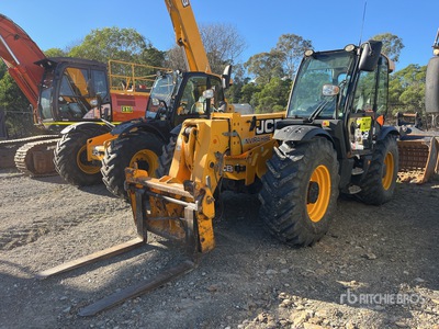 2019 JCB 560-80 を見 Telehandler
