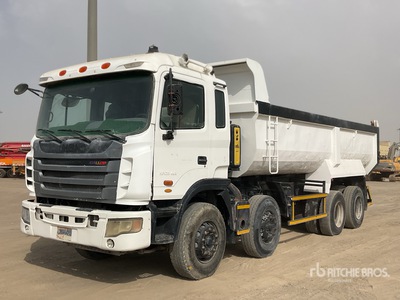 2015 JAC HFC3314KR1 8x4 Twin-Steer Tri/A Camión dumper