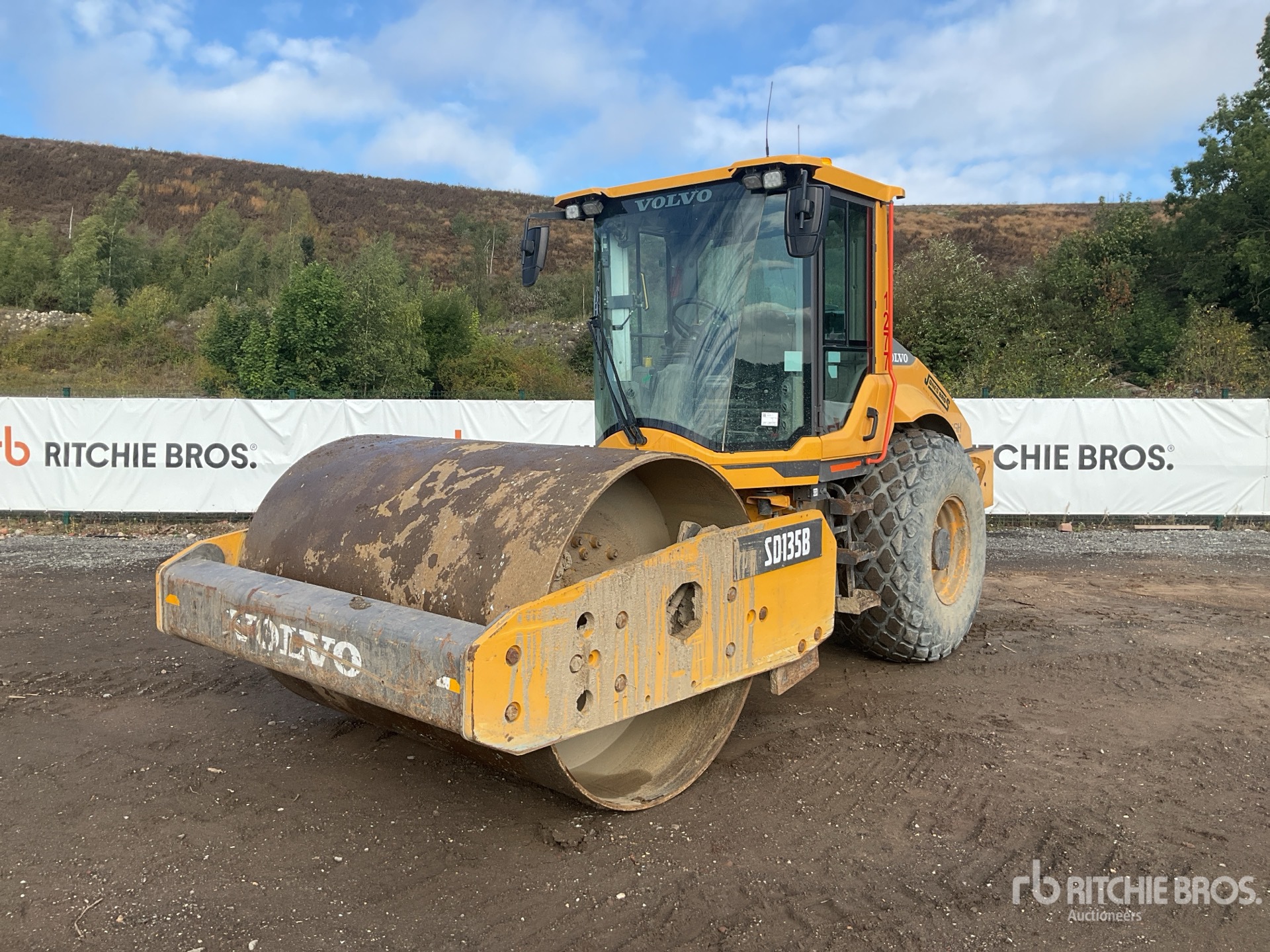 2019 Volvo SD135B Walzenzug mit Glattmantelbandage