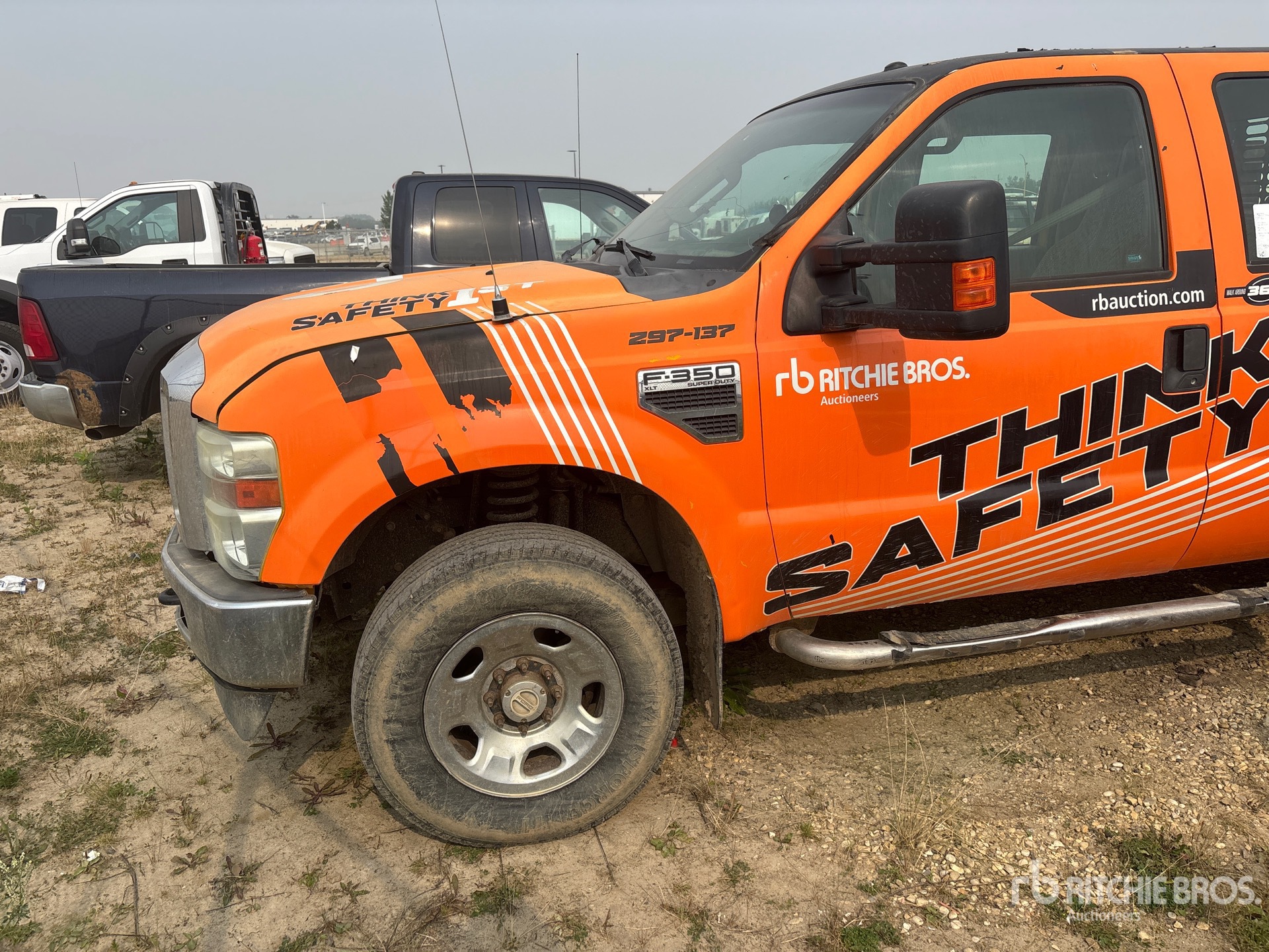 2008 Ford F-350 4x4 Crew Cab Service Truck (Inoperable)