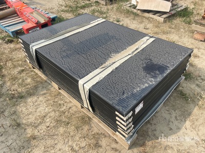 Quantity of (12) 44 in x 68 in Solar Panels Divers - Industriel