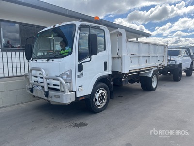 2009 Isuzu NQR Autocarro ribaltabile