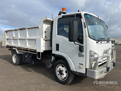 2009 Isuzu NQR 450 4x2 Camion à benne essieu simple