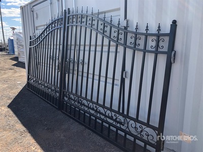 EXEQ 8 ft Wrought Iron Bi-Parting Livestock Gate (Unused)